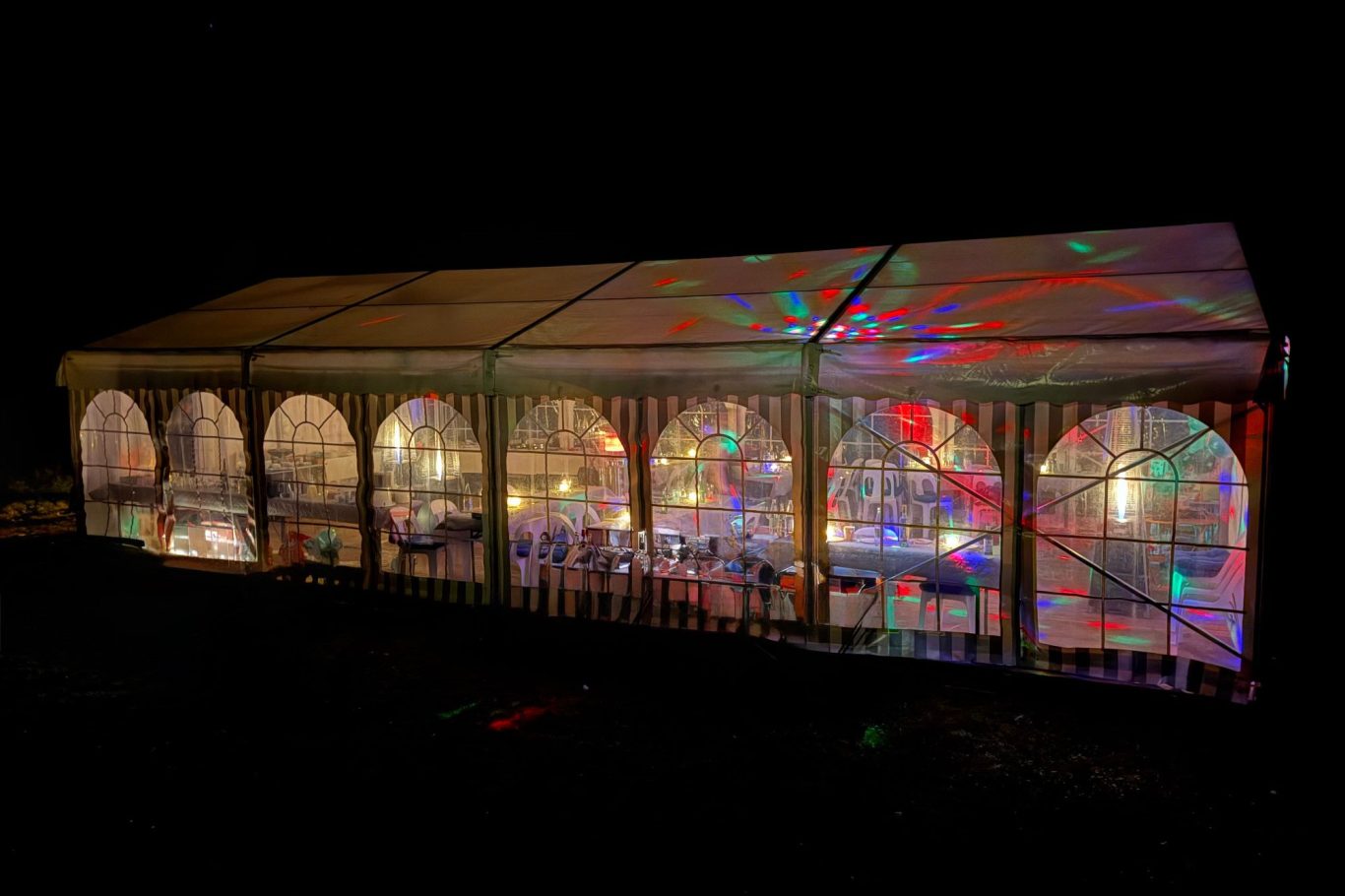 Partyzelt Festzelt Zubehör Event Hamburg Festzelt mit stimmungsvoller Beleuchtung für Hochzeiten und Abendveranstaltungen